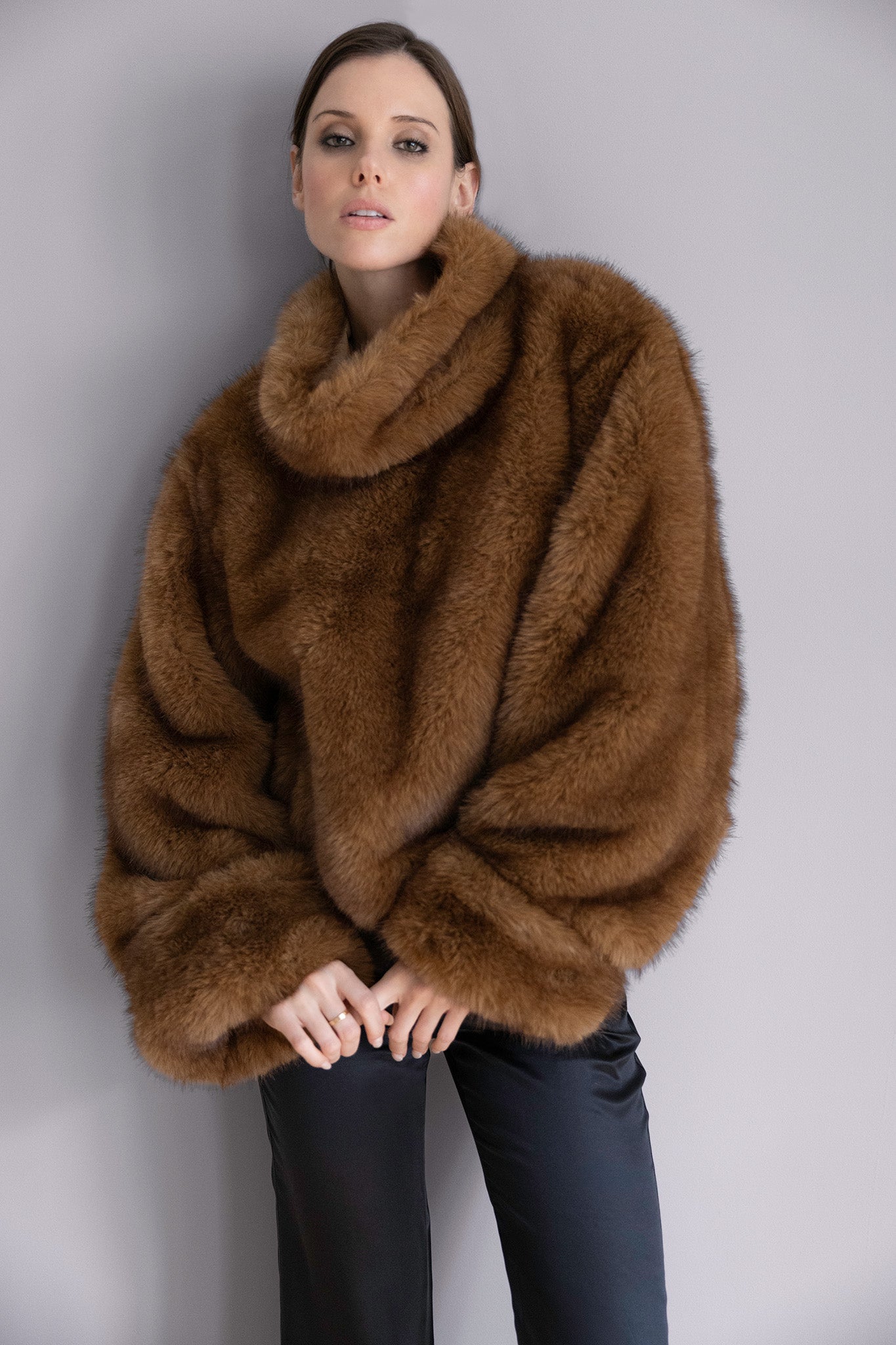 Veste Brenda camel en fourrure – Volume souple, douceur intense & élégance contemporaine