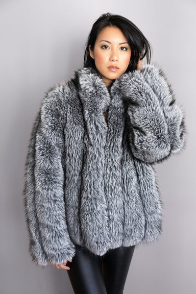 Veste en fourrure grise oversize – Modèle Bianca, silhouette moderne et volumineuse