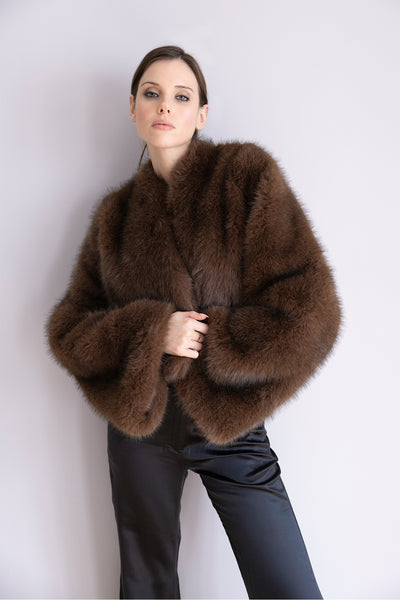 Veste Chloé en fourrure marron – Silhouette souple, manches larges & allure raffinée