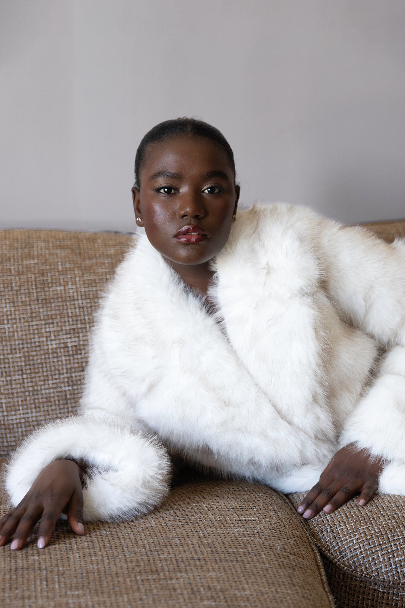 Manteau en fourrure ivoire long – Modèle Lila, silhouette structurée et élégante