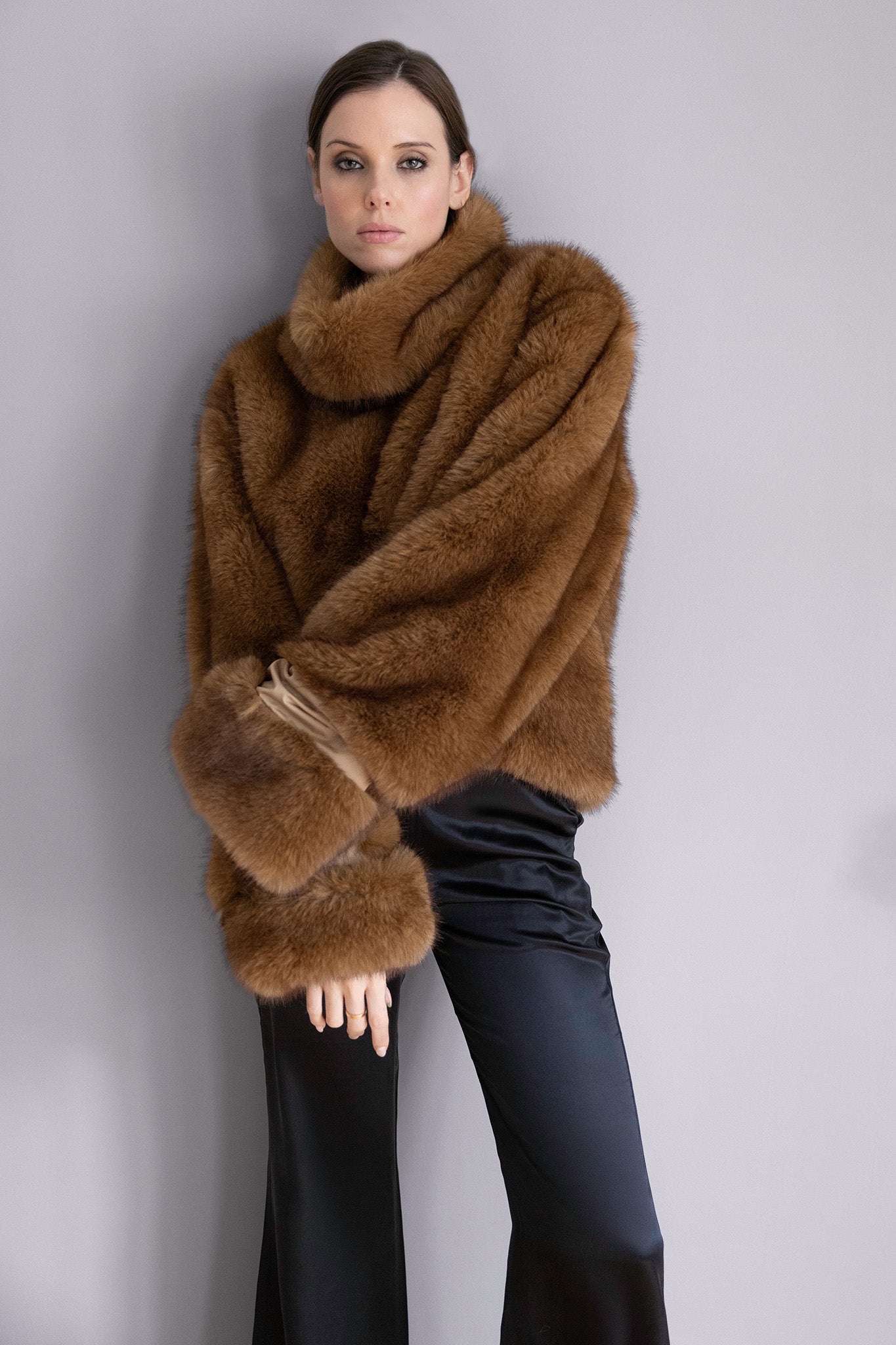 Veste Brenda camel en fourrure – Volume souple, douceur intense & élégance contemporaine