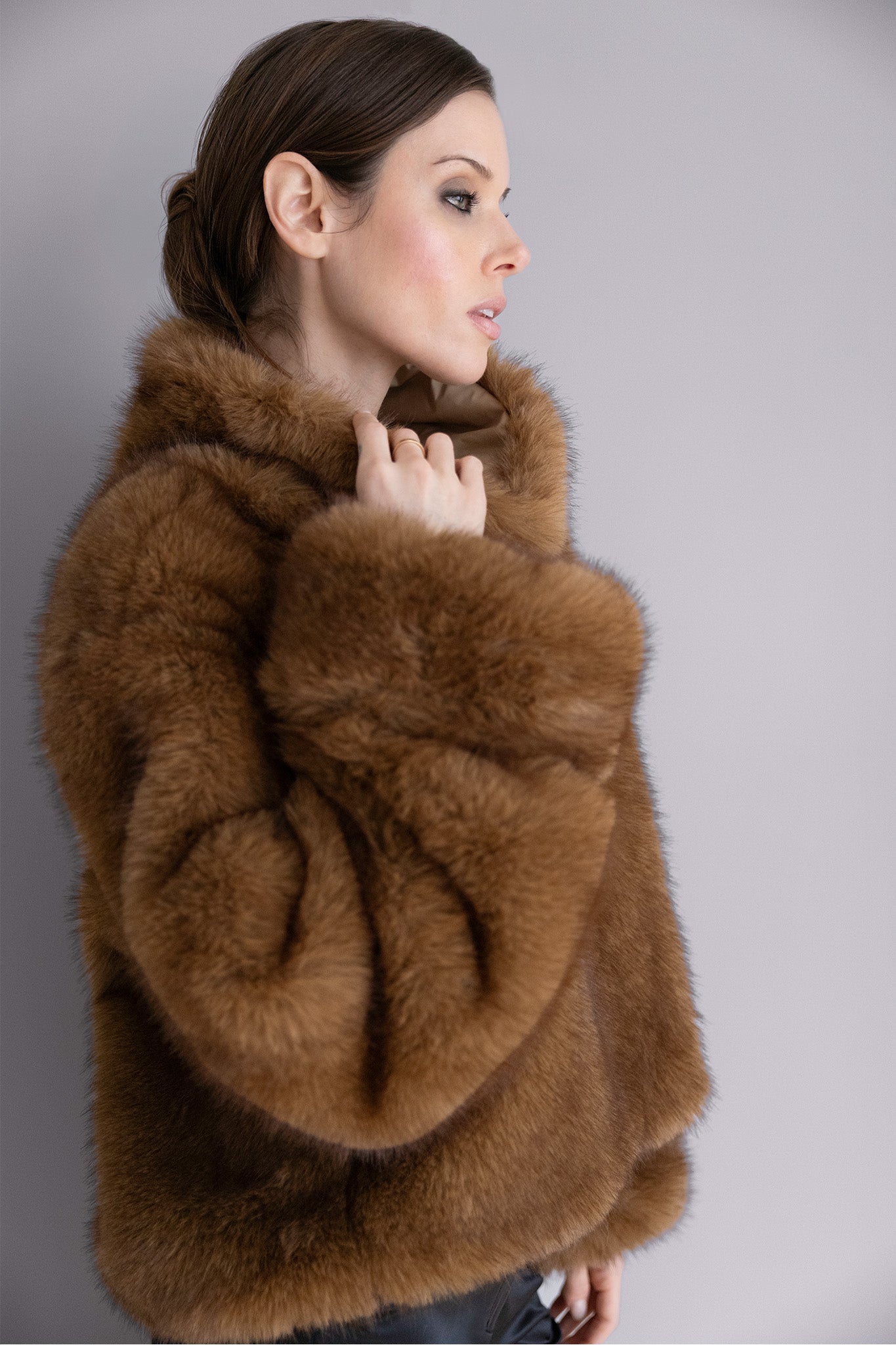 Veste Brenda camel en fourrure – Volume souple, douceur intense & élégance contemporaine