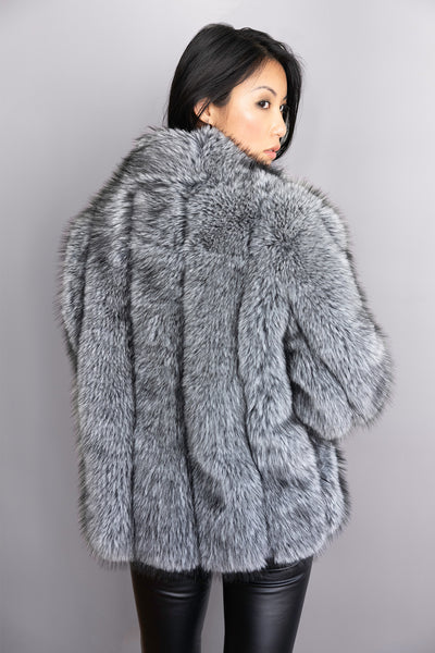 Veste en fourrure grise oversize – Modèle Bianca, silhouette moderne et volumineuse