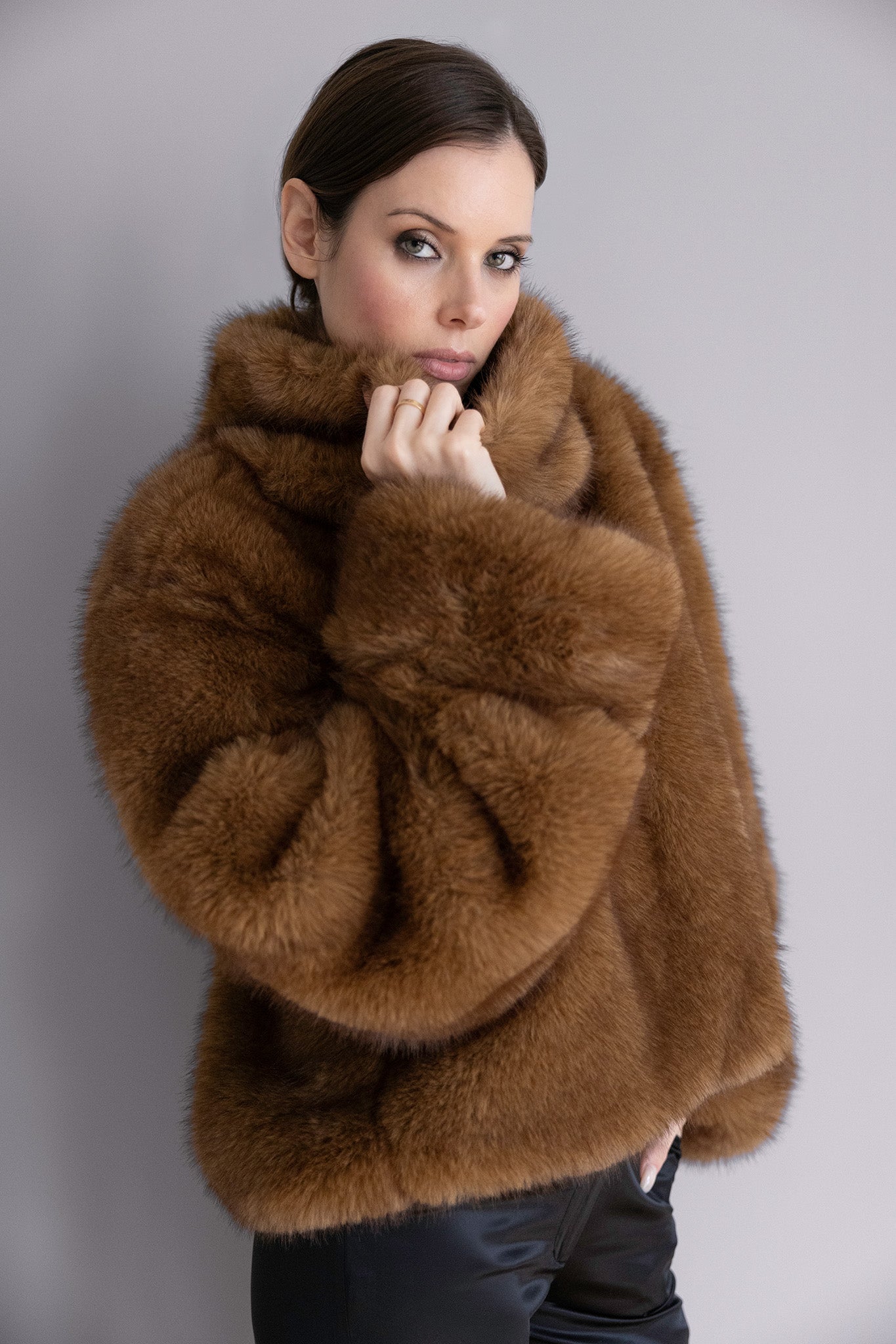 Veste Brenda camel en fourrure – Volume souple, douceur intense & élégance contemporaine