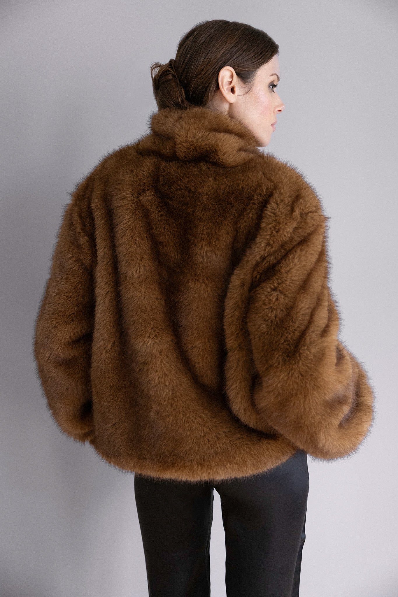Veste Brenda camel en fourrure – Volume souple, douceur intense & élégance contemporaine