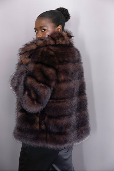 Manteau en fourrure brun court – Modèle Ornella, silhouette moderne et raffinée